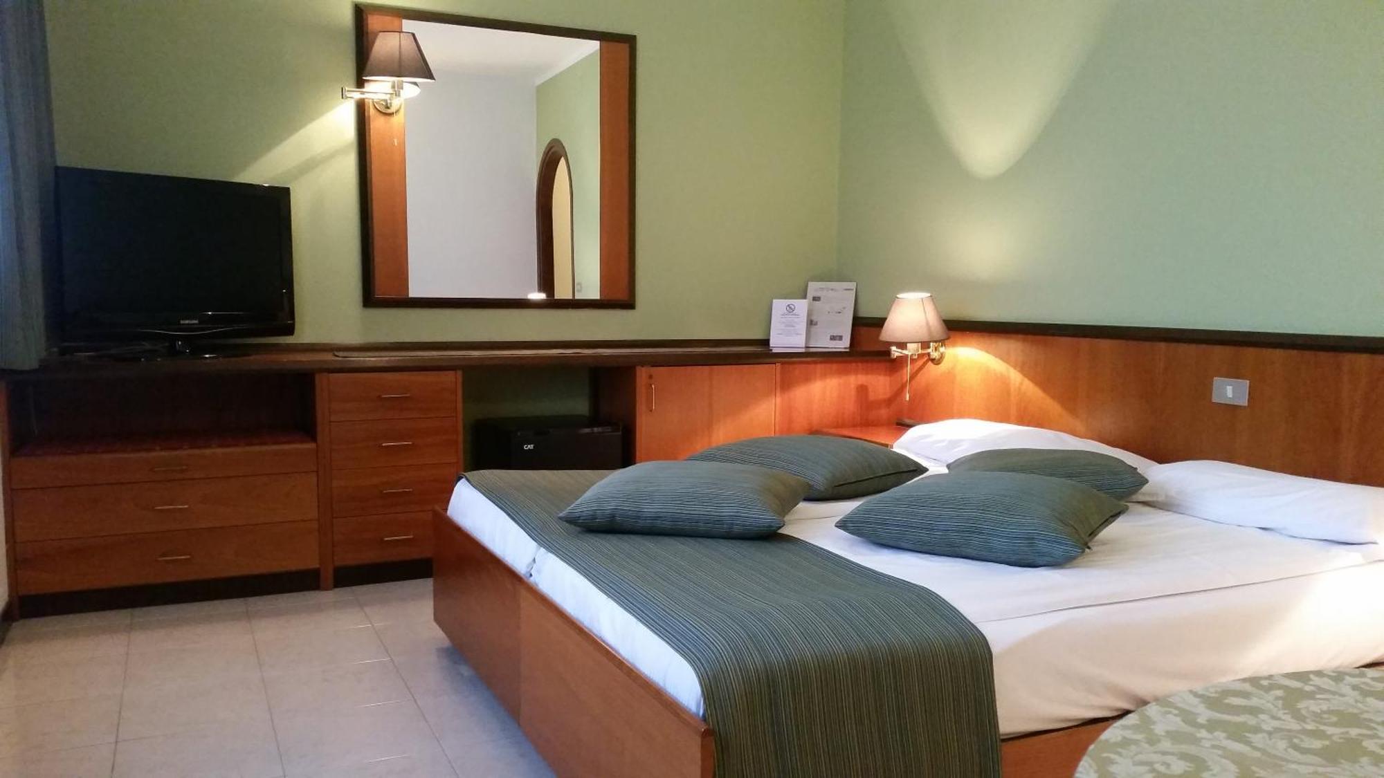 Ai Cadelach Hotel Giulia Ревине-Лаго Экстерьер фото